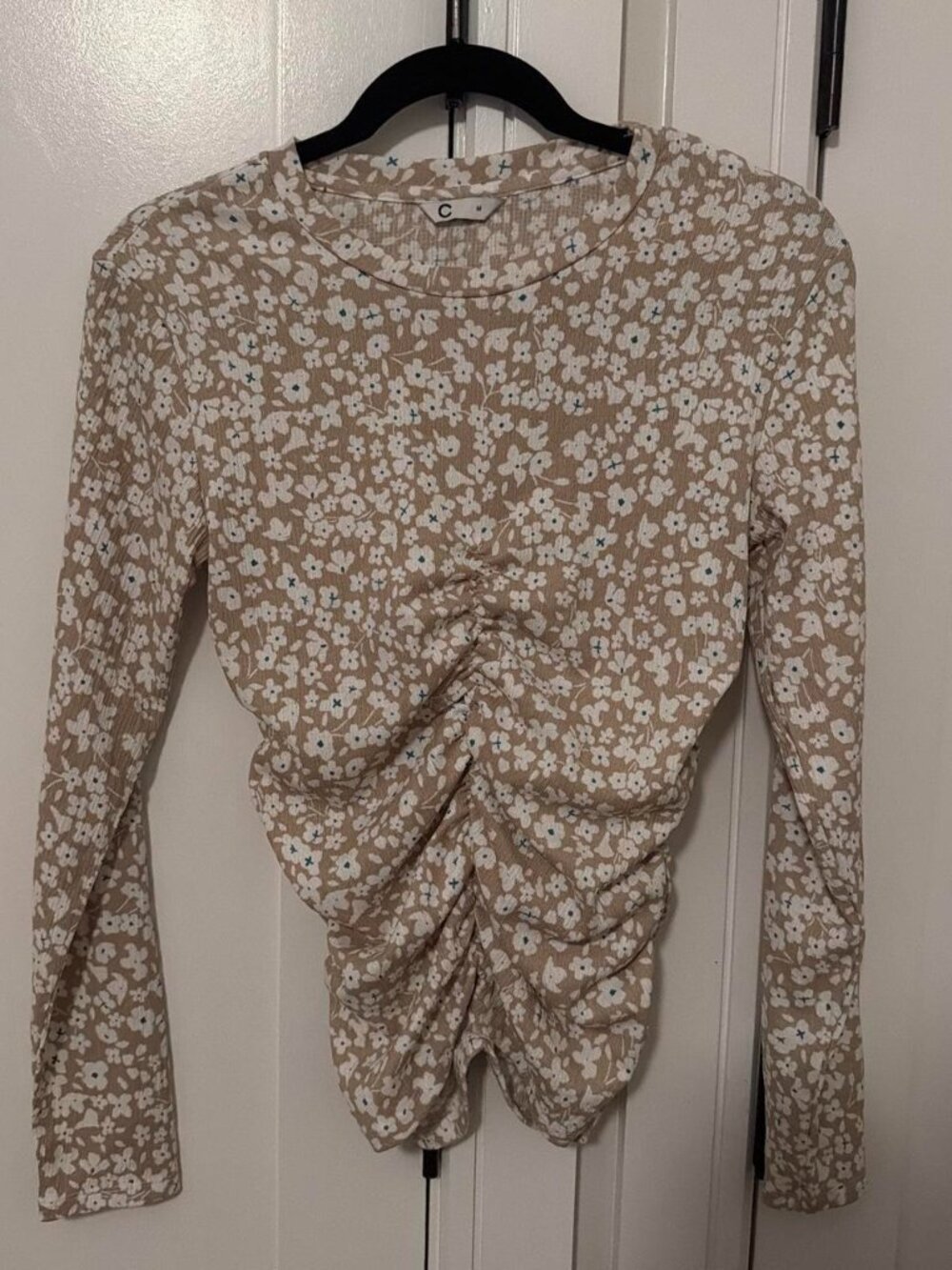 Cream & tan floral long sleeve top with ruched detail